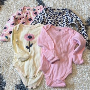 Bundle of 4 long sleeve bodysuit